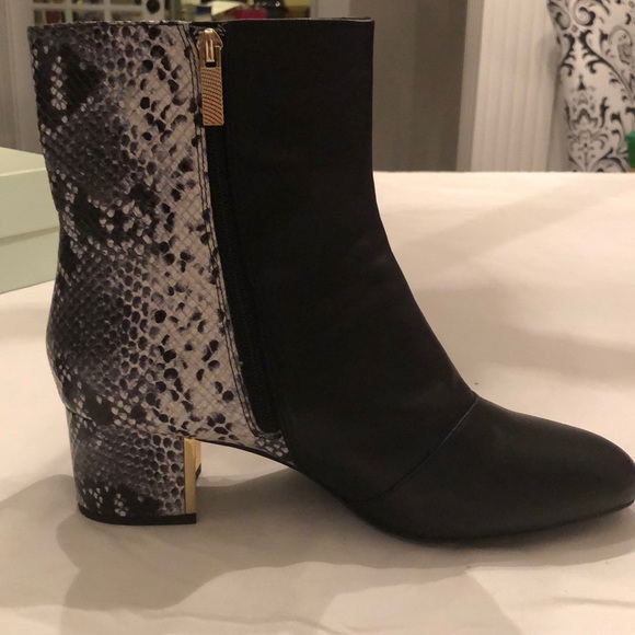 Short black and snakeskin boot - Picture 6 of 6